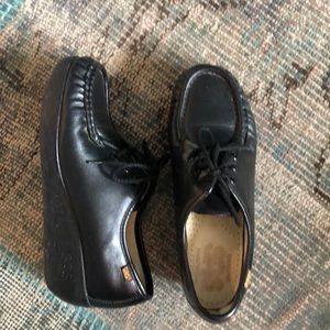 SAS black leather shoes size W 6.5 VGC